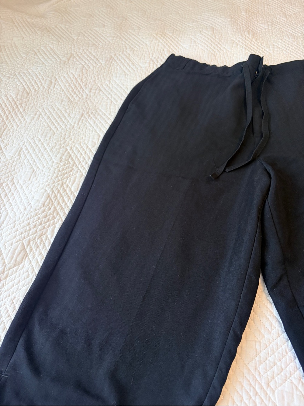 Black Wide Leg Cropped Capri Pants - Picture 3 of 4